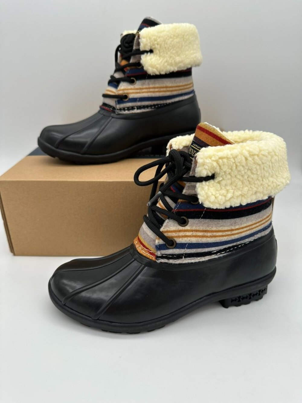 Pendleton Women's Bridger Stripe Waterproof Winter Duck Mid Boot Size 6M Black